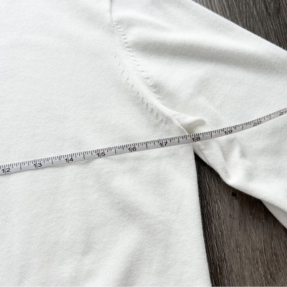 Uniqlo white and black crewneck cardigan - Picture 6 of 11